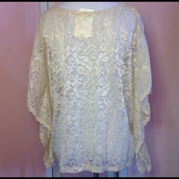 Ivory Lace Top. - Picture 7 of 8