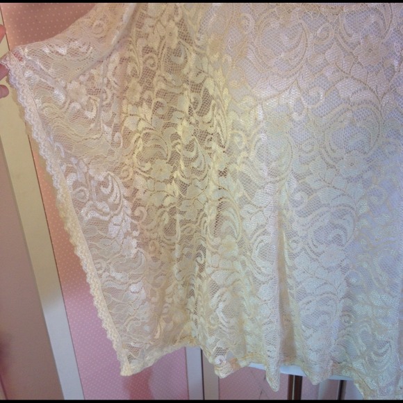 Ivory Lace Top. - Picture 8 of 8