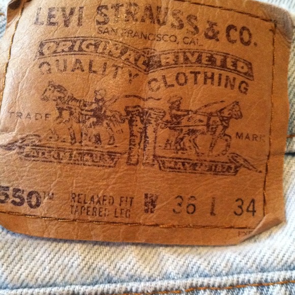 Levi's - Picture 2 of 4