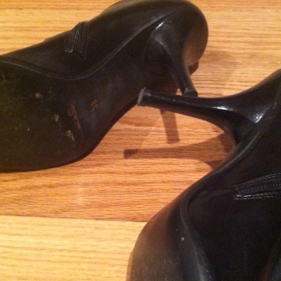 Black ankle booties - Picture 3 of 3