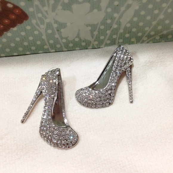 Jewelry - 🆕 Silver Stiletto Earrings