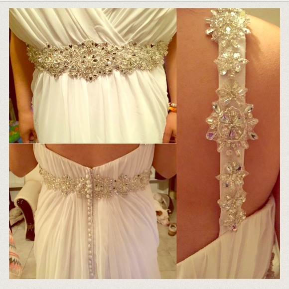 Wedding dress - Picture 2 of 2