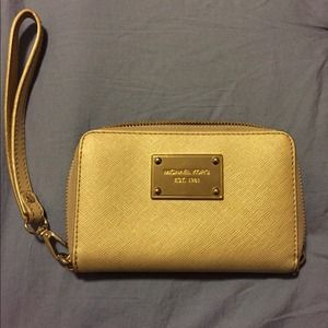 Michael kors wristlet