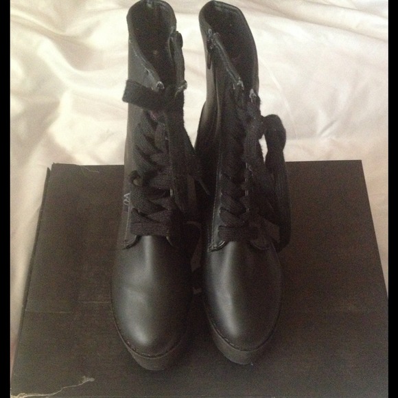 YRU bloq boot