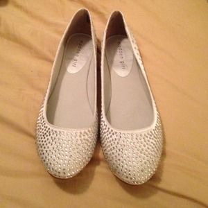 Silver Madden Girl flats w/ Crystal accent Size 9
