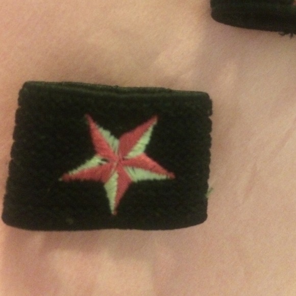 Finger cuffs - Picture 2 of 3