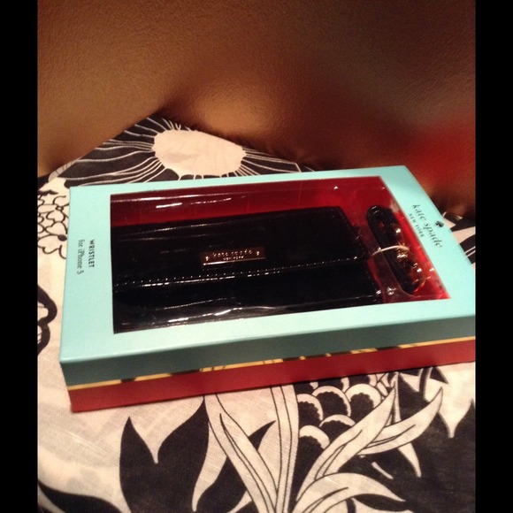 Kate Spade IPhone 5/5s Wristlet.