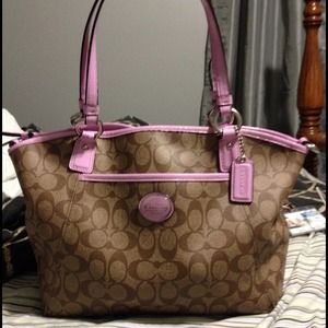 Coach purse (great condition!)