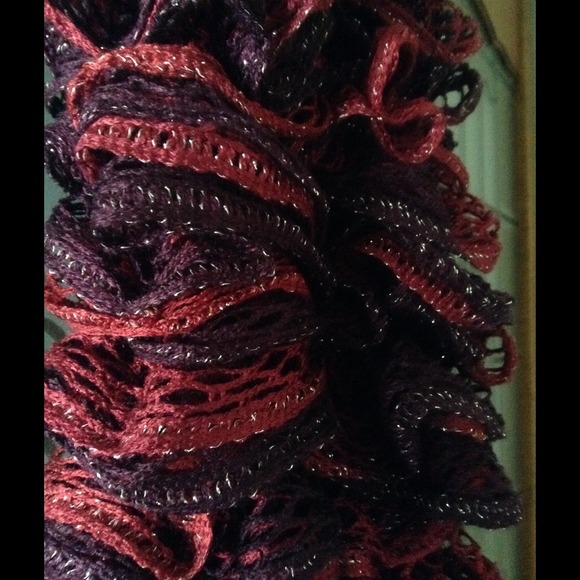 🌹 Handmade Sashay Ruffle Scarf 🌹 - Picture 2 of 3