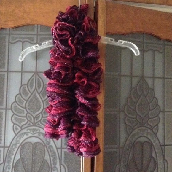 🌹 Handmade Sashay Ruffle Scarf 🌹 - Picture 3 of 3