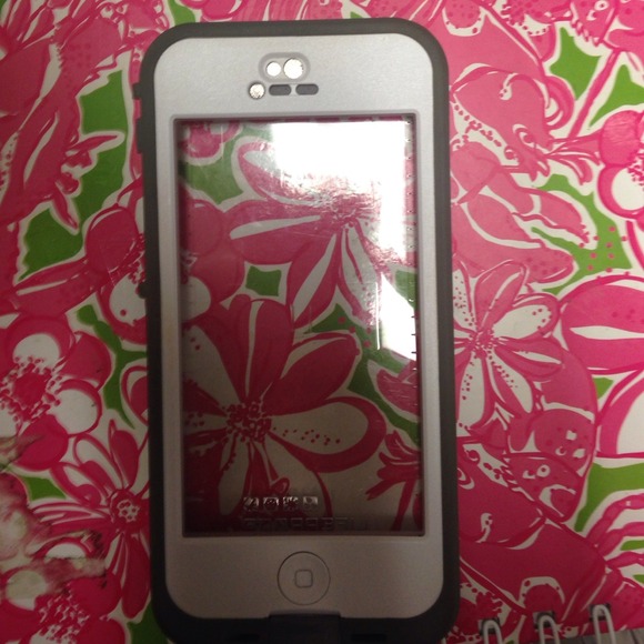 iPhone 5/5s lifeproof case