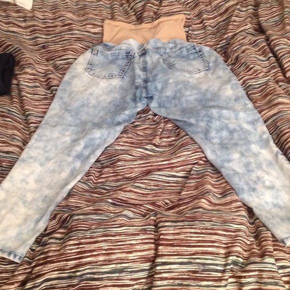 Pregnancy jeans stretch amazingly comfortable