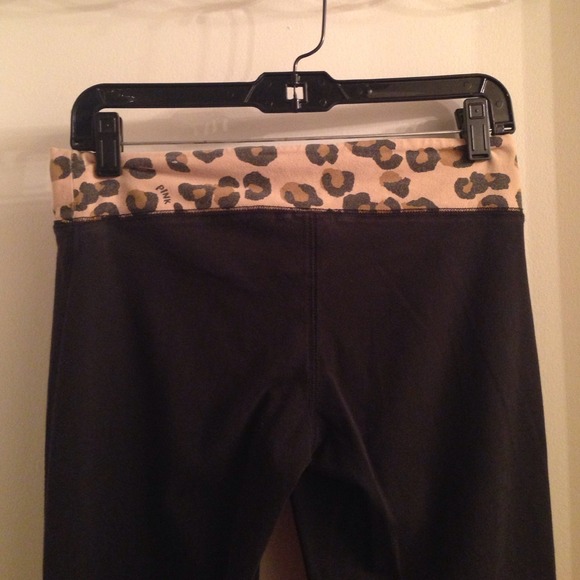 👖Criss cross cheetah print bootcut yoga