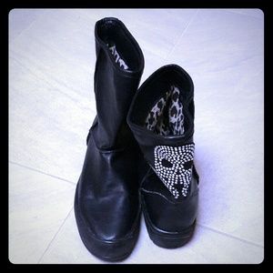 Black cool booties