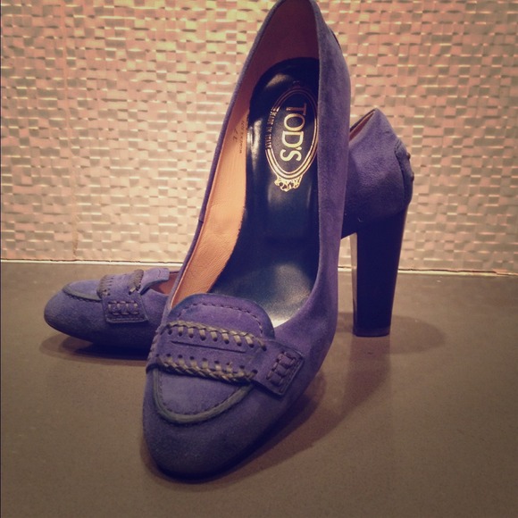 Tod's navy blue heels