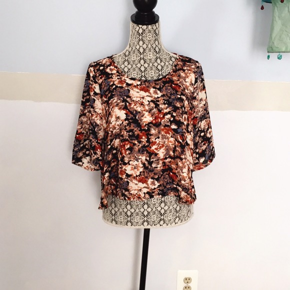 Tops - Gorgeous floral printed top