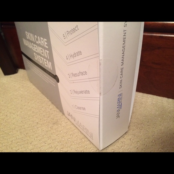 •Decide to keep•New Sealed Box Jan Marini Skin Set - Picture 3 of 4