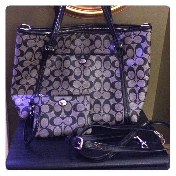 @bellalady Black Coach Purse w/ Strap and Wristlet