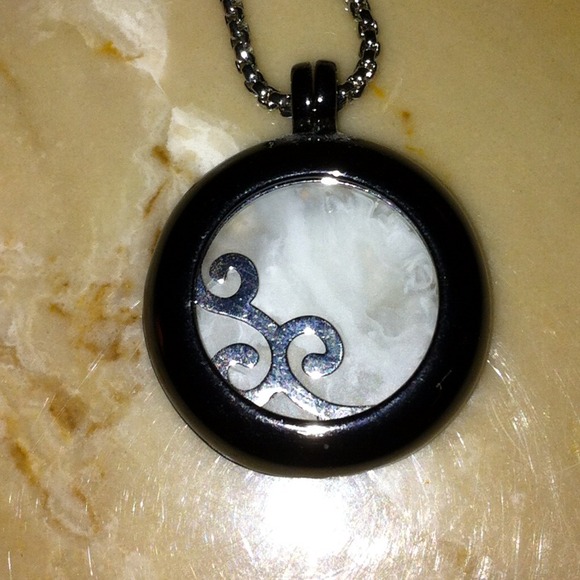 ❤💕PRETTY NECKLACE!!❤💕 - Picture 2 of 2