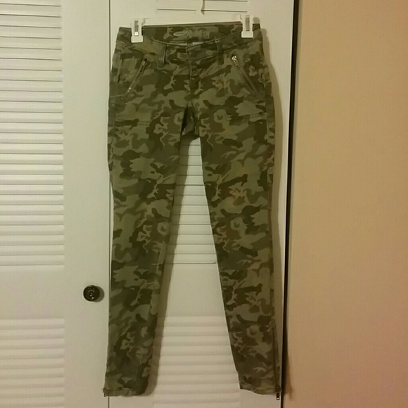 Camouflage Ankle Pants