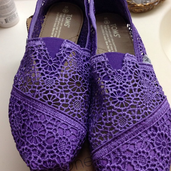 TOMS purple crochet