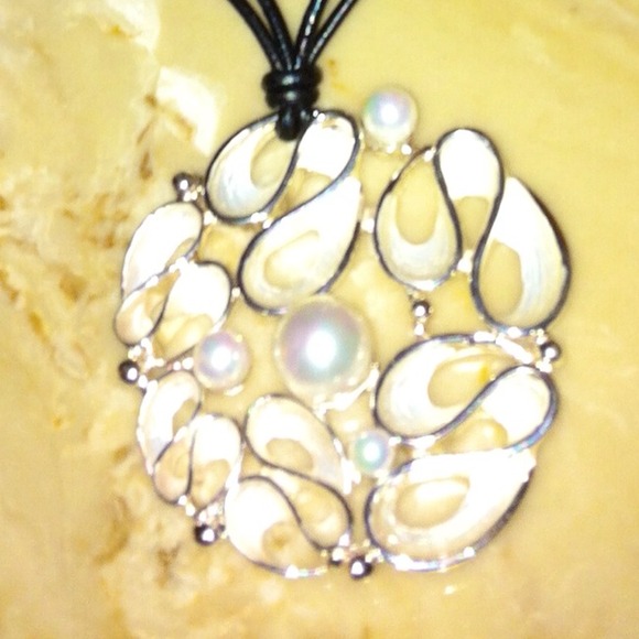 ! PEARL EMBELLISHED PENDANT - Picture 2 of 2