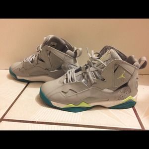 Jordan true flight girls grade school