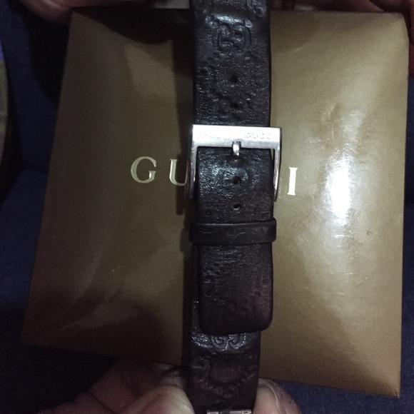 Authentic Gucci watch with interchangeable strap. - Picture 3 of 4
