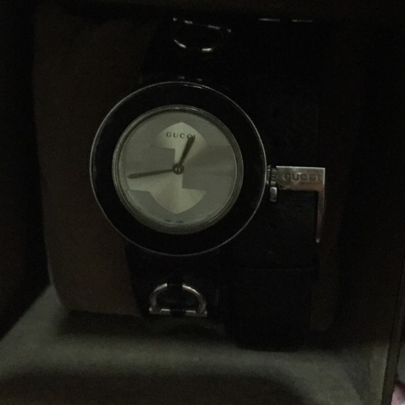 Authentic Gucci watch with interchangeable strap. - Picture 4 of 4