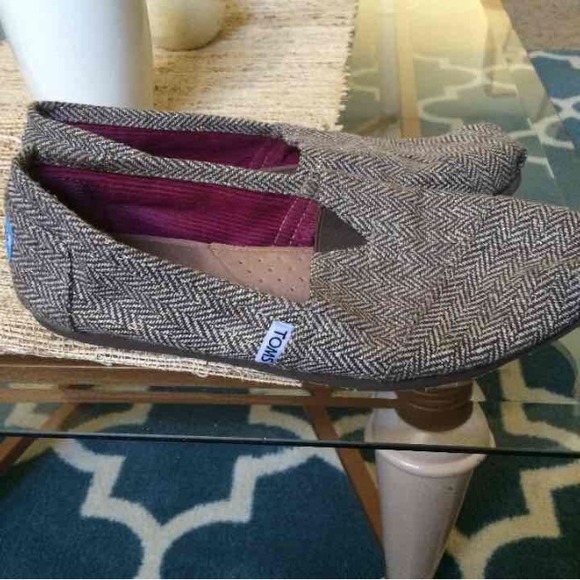 TOMS Herringbone size 9