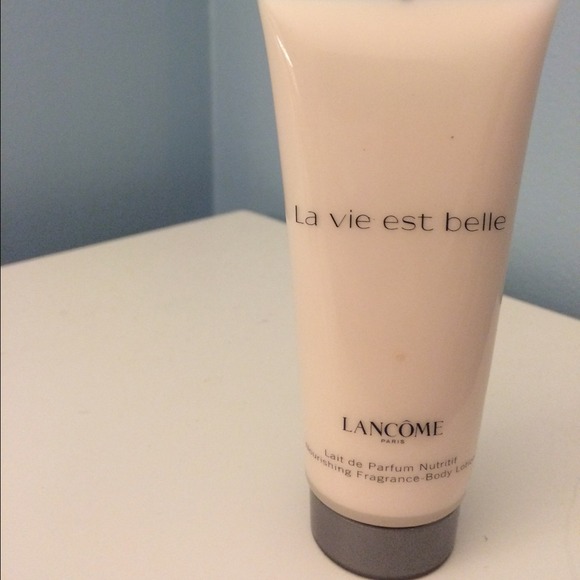 Lancôme brand lotion la vie est belle