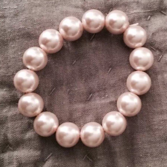 Faux pink large pearl bracelet
