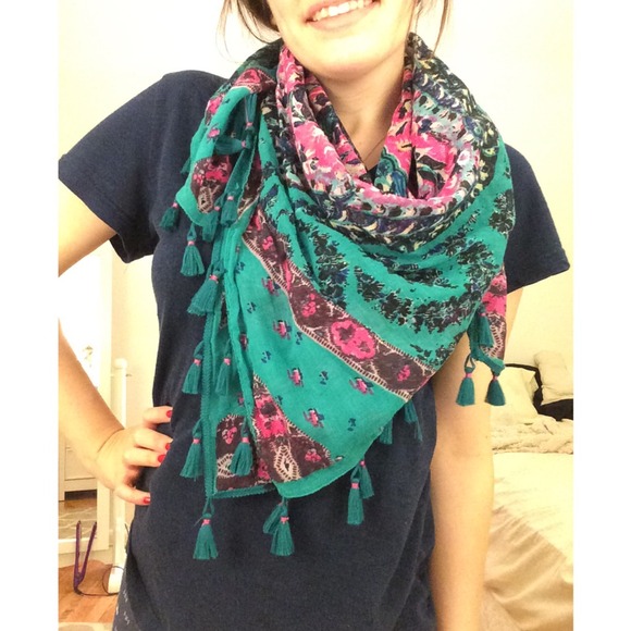 American Eagle Outfitters Accessories - Gorgeous teal/pink AE tassel square scarf