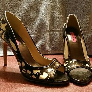 Wicker w/ chocolate patent leather overlay