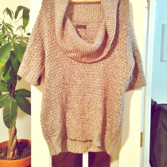 Chunky knit pullover with cropped arms.