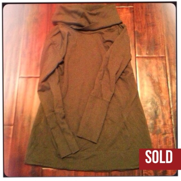 Heavy weight cowl neck sweater in green size M
