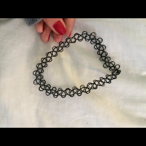 Brandy Melville choker necklace