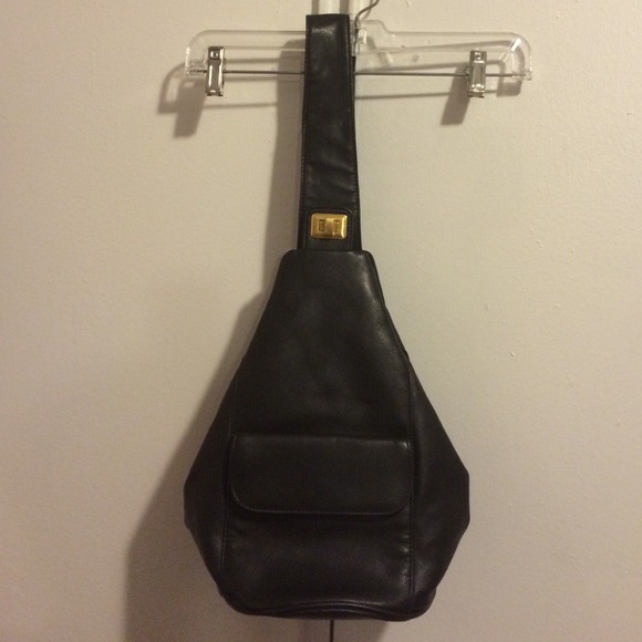 Bucket style  bag. Vinyl.