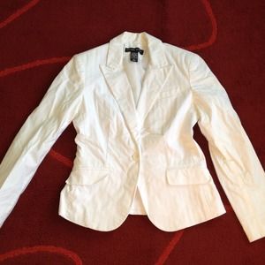 Sold in bundle to @kierakingston