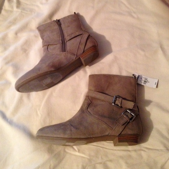 express suede ankle boots, NWT