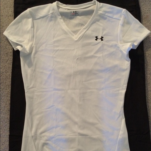 💗white UnderArmor v-neck💗