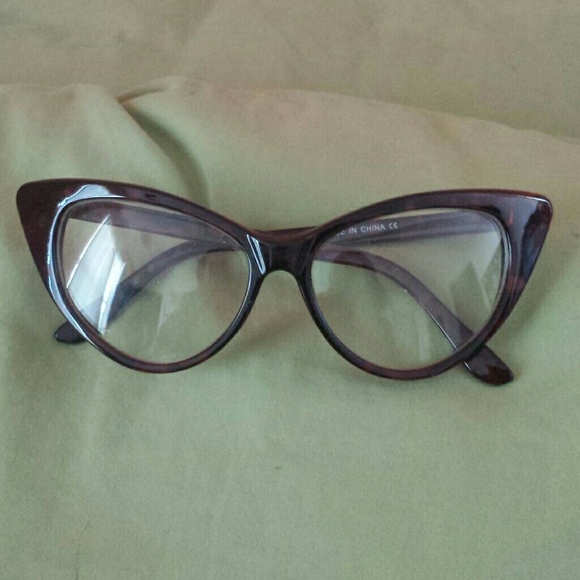 Cat eye faux glasses