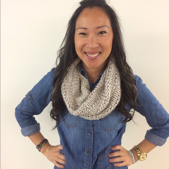 Super soft square pattern cowl - Picture 2 of 4