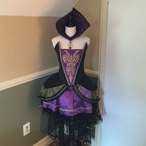 Evil queen Halloween outfit