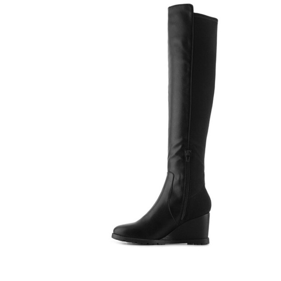 NEW! Knee high boots!