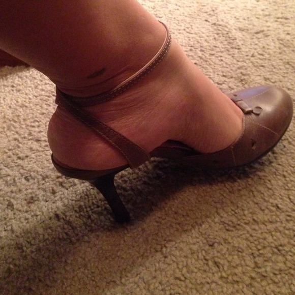 Women’s Candies Light Brown Heels Size 8.5 - Picture 3 of 3