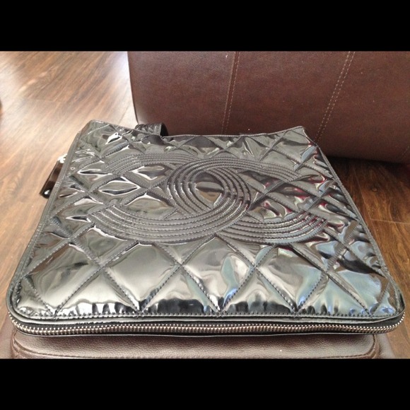 100% Auth Black Chanel Tote !! - Picture 3 of 4