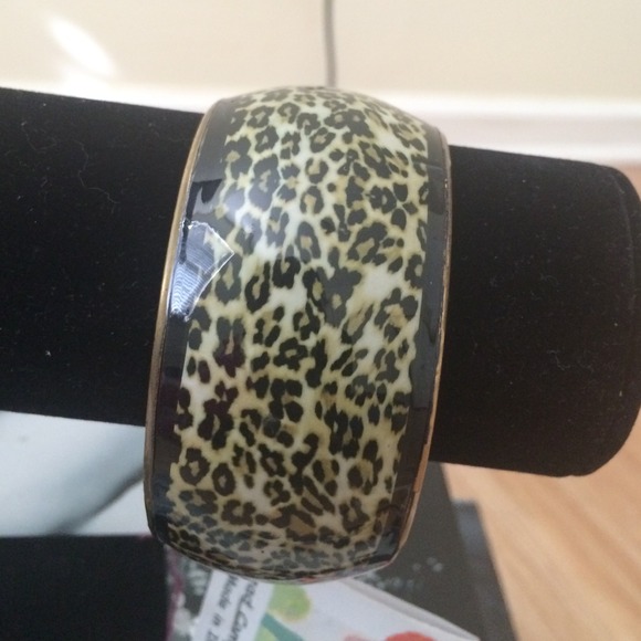 Jumbo leopard bangle