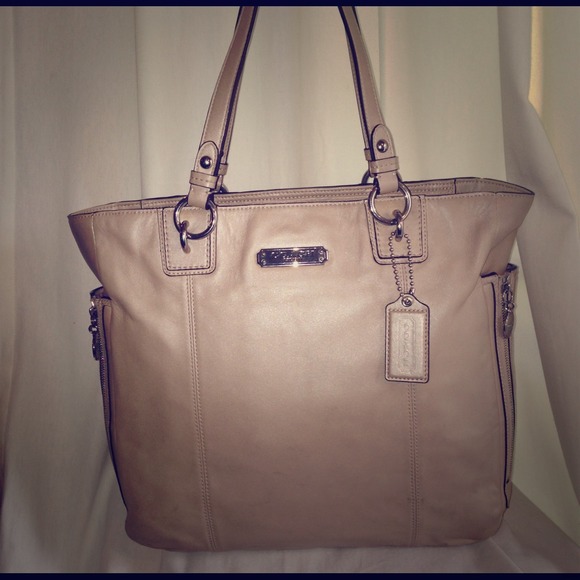 ❤️ BEAUTY!! Beige Coach Leather Bag