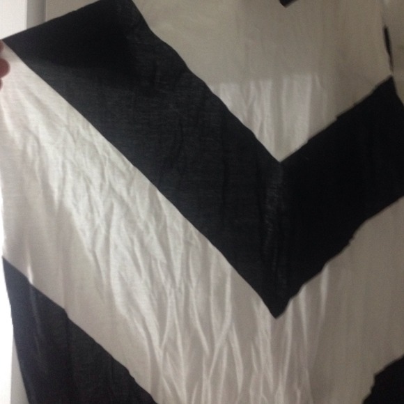 NWT black n white infinity scarf 💥flash sale💥 - Picture 2 of 3